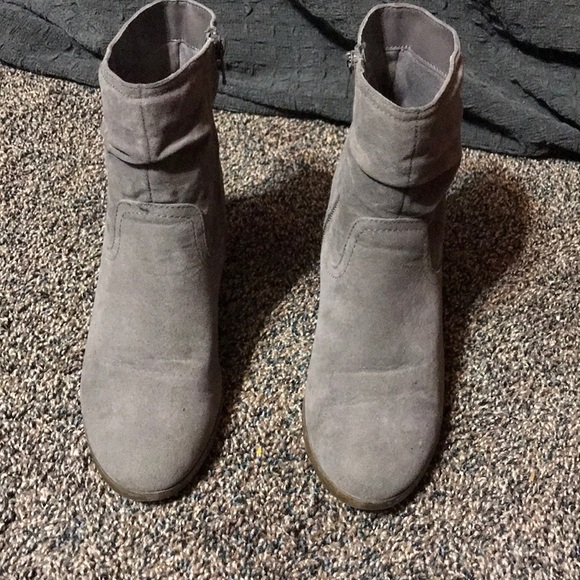 Not wearing - Picture 2 of 4